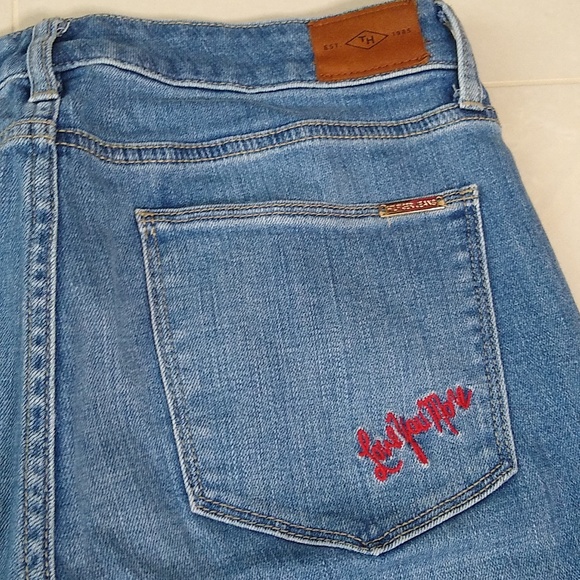 Tommy Hilfiger Tribeca Rhinestone Embroidered Straight Light Wash Jeans Size 6 - Picture 11 of 12